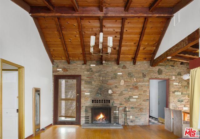 6933 Vanland Trail, Los Angeles CA: https://media.crmls.org/mediaz/dc2361ae-1328-4112-89bd-42c3b8547d54.jpg
