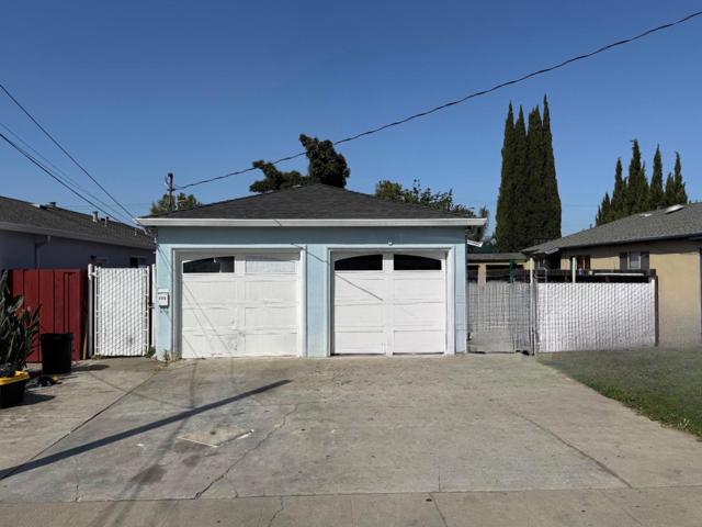 775 N 14th Street, San Jose CA: https://media.crmls.org/mediaz/dc239c54-2277-4aff-8fc0-e9881b8a9cce.jpg