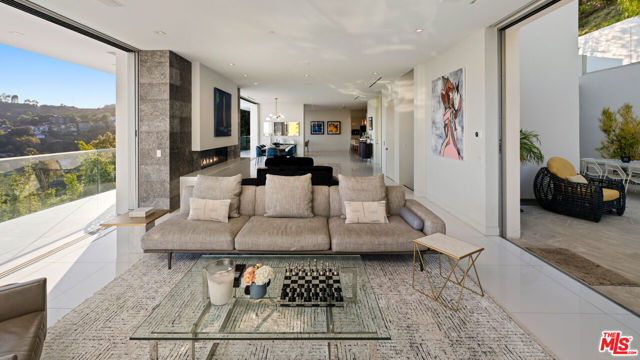 7080 W MULHOLLAND Drive, Los Angeles CA: https://media.crmls.org/mediaz/dc23dc92-fa7f-4c10-ac3b-877a77a43b09.jpg