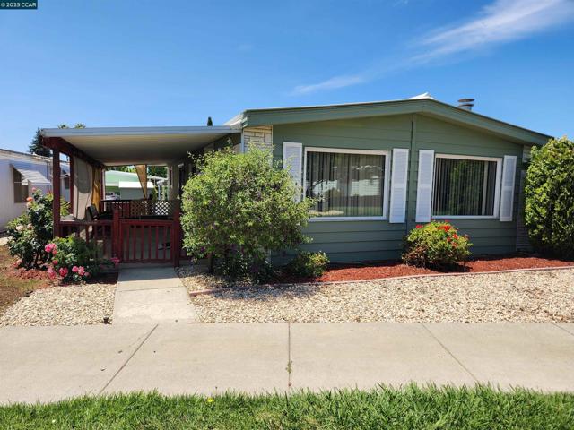 2113 Dalis Drive, Concord CA: https://media.crmls.org/mediaz/dc24b6c8-d07b-4ebe-99f6-3b7551f8827a.jpg