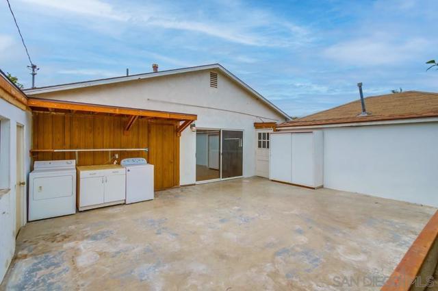1354 Chalcedony St, San Diego CA: https://media.crmls.org/mediaz/dc24d4cb-2457-4f2a-b21a-bd2e02a3ec5f.jpg