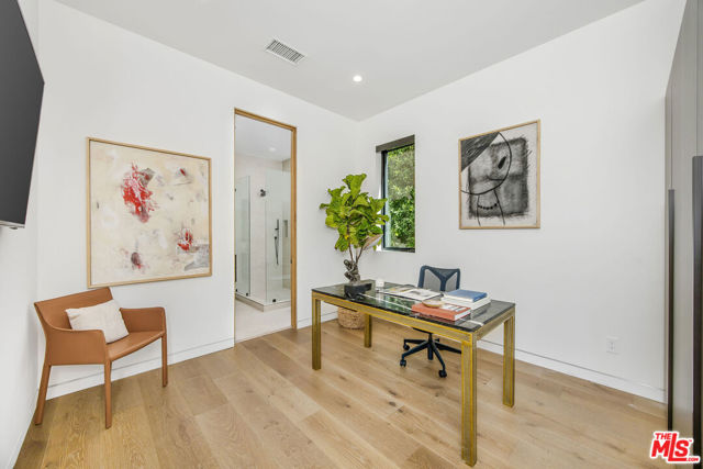 347 N Alfred Street, Los Angeles CA: https://media.crmls.org/mediaz/dc24e8f7-a02d-48a6-a342-6c37bd0019fd.jpg