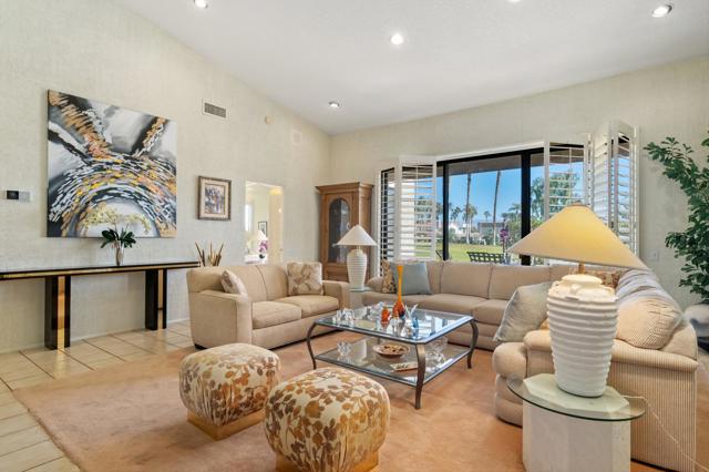 10109 Lakeview Drive, Rancho Mirage CA: https://media.crmls.org/mediaz/dc24fd3d-66ea-45f8-b1e5-36318dd51c22.jpg