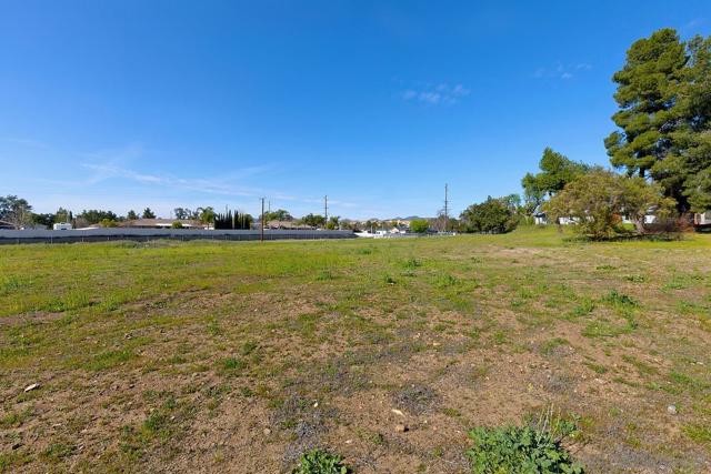 24567 Adams Ave, Murrieta CA: https://media.crmls.org/mediaz/dc2556f0-3350-45d8-a92c-a99a1ec274e7.jpg
