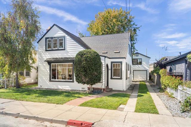 211 2nd Avenue, Santa Cruz CA: https://media.crmls.org/mediaz/dc25a0d2-ce65-48b1-85b7-7be19f9e07b2.jpg