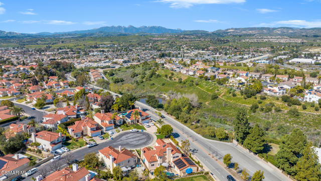 4542 Skidmore Court, Moorpark CA: https://media.crmls.org/mediaz/dc25a9c0-6bf6-4bc6-b45b-20865f49c252.jpg