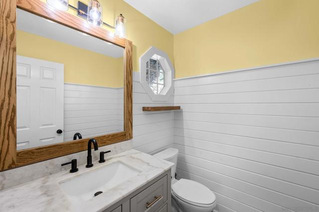 2241 Willowbrook St, Escondido CA: https://media.crmls.org/mediaz/dc25de2b-b80a-4f75-beec-79acb243427c.jpg