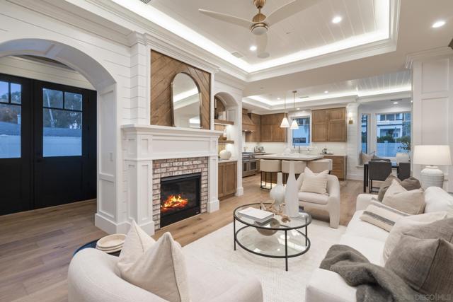 464 466 Westbourne, San Diego CA: https://media.crmls.org/mediaz/dc2666de-76aa-447e-a05f-d7c1667cfa0a.jpg