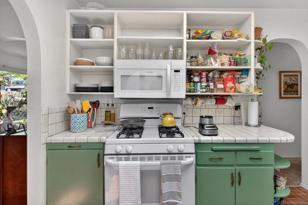 819 Law Street - photo 10