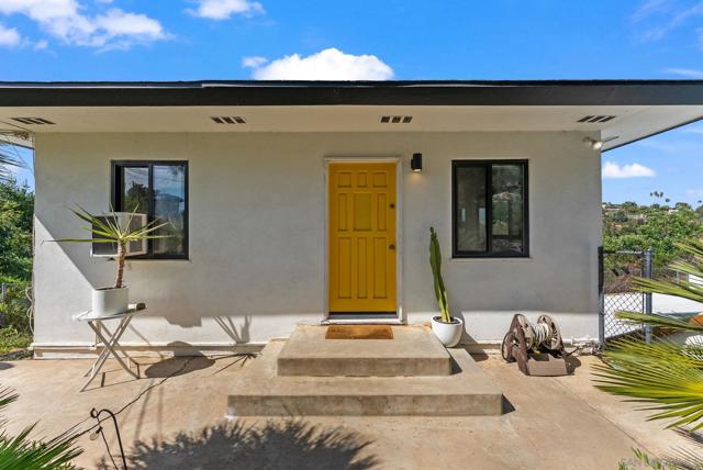 9586 Alto Dr, La Mesa CA: https://media.crmls.org/mediaz/dc2720f2-aefd-422b-976e-a59f36f1f801.jpg