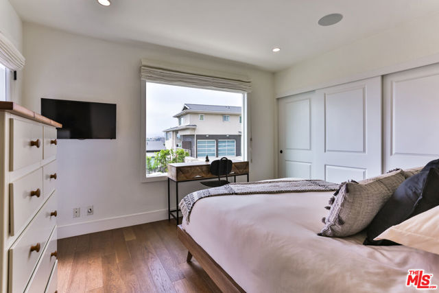 218 Montreal Street, Playa del Rey CA: https://media.crmls.org/mediaz/dc275d9e-547c-4204-ad46-d7b0858eb0b8.jpg