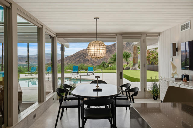 855 W Coronado Avenue, Palm Springs, CA 92262