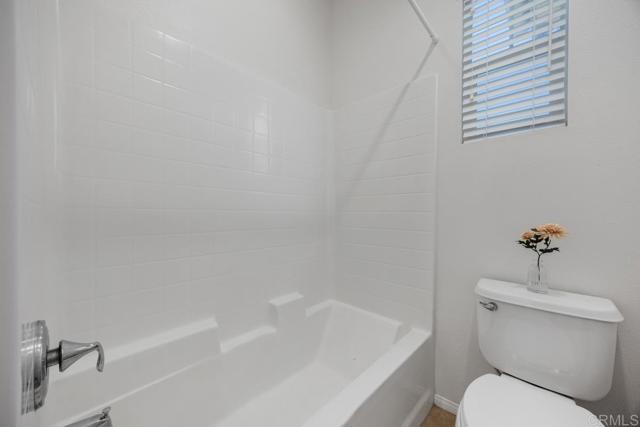 4016 Lake Shore Lane, Fallbrook CA: https://media.crmls.org/mediaz/dc279372-4b11-4a84-820c-7a9cb5bfa904.jpg