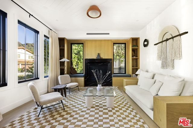 6310 Mirror Lake Drive, Los Angeles CA: https://media.crmls.org/mediaz/dc284161-f7c6-422d-a818-af8623962efe.jpg