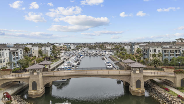 1542 Windshore Way, Oxnard CA: https://media.crmls.org/mediaz/dc2854ff-8d0b-48eb-87e2-ea2542b1378f.jpg