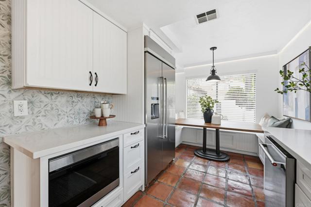 Detail Gallery Image 12 of 50 For 3694 Fallon Cir, San Diego,  CA 92130 - 2 Beds | 2 Baths