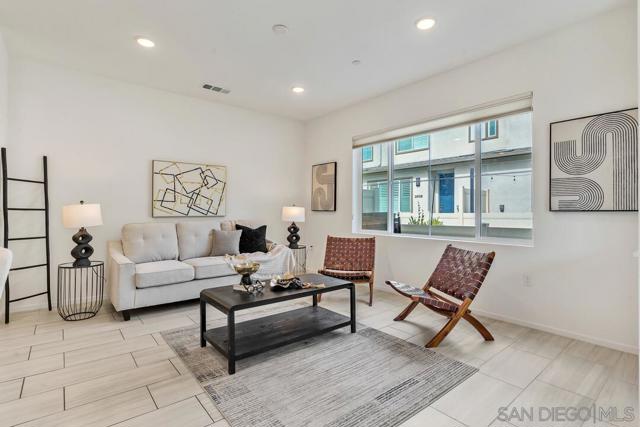 35103 Vine Pl, Fallbrook CA: https://media.crmls.org/mediaz/dc28c98a-f951-4cee-bc56-c99ca0aa2edd.jpg