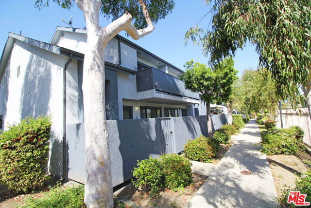 4192 Marlton Avenue, Los Angeles CA: https://media.crmls.org/mediaz/dc290496-df57-434d-889c-aac3eadc5e6c.jpg