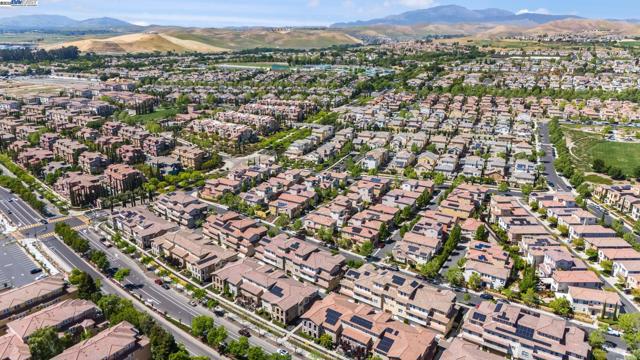 3340 Giovanni Way, Dublin CA: https://media.crmls.org/mediaz/dc29b690-6330-4a25-8655-76e1633607d8.jpg