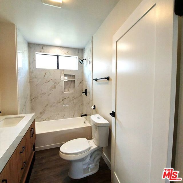 3831 W 60th Street, Los Angeles CA: https://media.crmls.org/mediaz/dc2a7ccf-a6f0-4280-80f5-a441453c8633.jpg