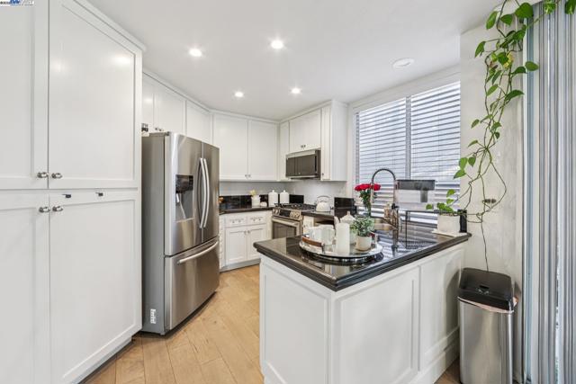 5310 E Lakeshore, San Ramon CA: https://media.crmls.org/mediaz/dc2aa361-6502-4194-8ec8-914bfbac85a3.jpg