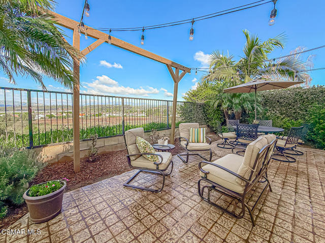 11535 Northdale Drive, Moorpark CA: https://media.crmls.org/mediaz/dc2c19a2-6131-4e3c-acdc-55e814a2ce29.jpg