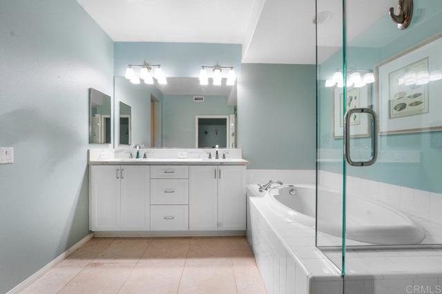 Detail Gallery Image 13 of 34 For 4021 Canario St #235,  Carlsbad,  CA 92008 - 3 Beds | 3 Baths
