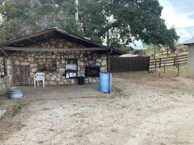 1639 Jewel Valley Rd, Boulevard CA: https://media.crmls.org/mediaz/dc2c9005-e40d-4ec0-801f-7f7e3eb6c740.jpg