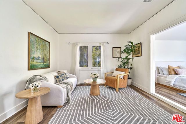 728 S Windsor Boulevard, Los Angeles CA: https://media.crmls.org/mediaz/dc2de70c-2b77-4ae3-81f0-f34d50a7d06e.jpg