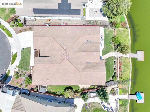 133 Clear Lake Ct, Oakley CA: https://media.crmls.org/mediaz/dc2e3547-8169-4bf5-bd4d-cba60b5824f2.jpg