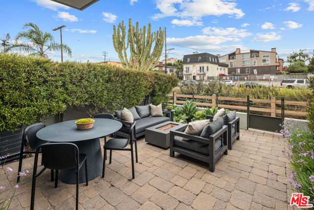 310 Washington Boulevard, Marina del Rey CA: https://media.crmls.org/mediaz/dc2e4b80-59e6-4880-ab28-e1da1f127a1c.jpg