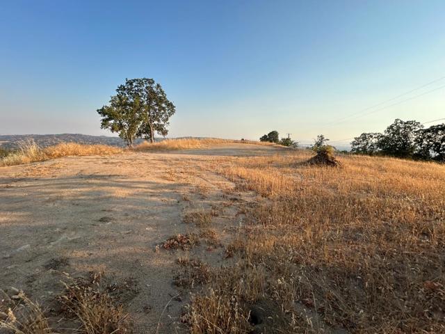 41176 Lilley Mountain Drive, Coarsegold CA: https://media.crmls.org/mediaz/dc2e7a45-125c-4eb3-8cfe-f7e5e947818b.jpg