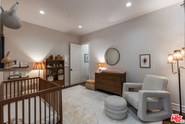 2052 Shadow Creek Drive, Agoura Hills CA: https://media.crmls.org/mediaz/dc2e8191-ade6-4d00-be99-75579f57979b.jpg