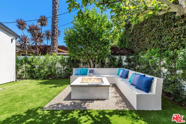 5305 Allott Avenue, Sherman Oaks CA: https://media.crmls.org/mediaz/dc2ef296-4365-4b63-824a-a88320b8653b.jpg