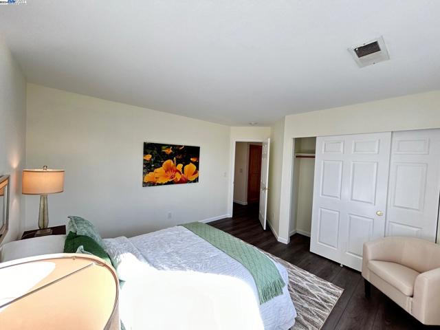 Image 40 of 57 For 2340 Brompton Ave