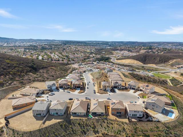 951 Visalia Pl, San Marcos CA: https://media.crmls.org/mediaz/dc2f7ef3-4edf-4849-887b-a070b844a638.jpg