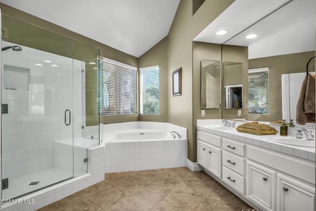 1826 Crystal View Circle, Newbury Park CA: https://media.crmls.org/mediaz/dc2fbbfc-f820-4beb-841d-aa0393b2e841.jpg
