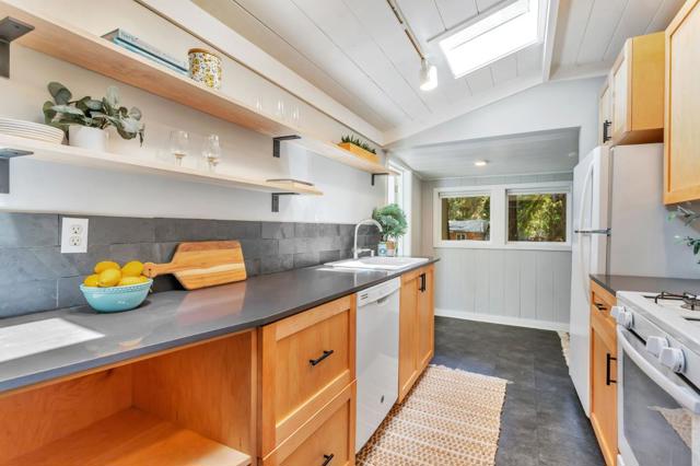 160 Woodland Drive, Ben Lomond CA: https://media.crmls.org/mediaz/dc30146a-5e4f-459f-b36a-c1d23ad86861.jpg