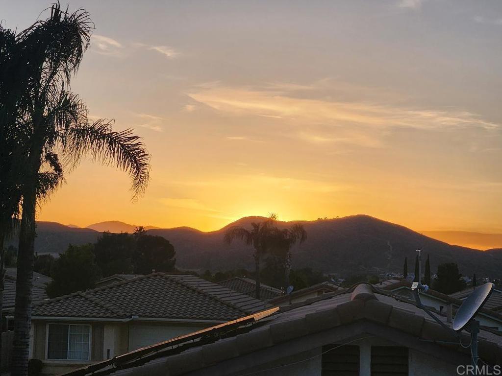 https://media.crmls.org/mediaz/dc30229f-a052-4b2a-9701-f11017dcd7af.jpg?preset=X-Large