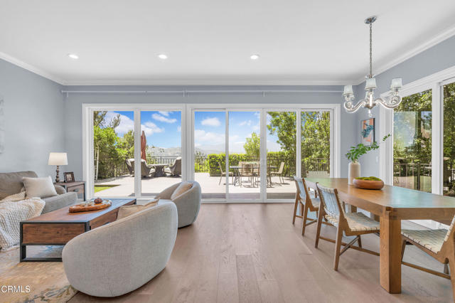 320 Starlane Drive, La Canada Flintridge CA: https://media.crmls.org/mediaz/dc302342-8525-47fb-9a3a-f9f845f95c7f.jpg