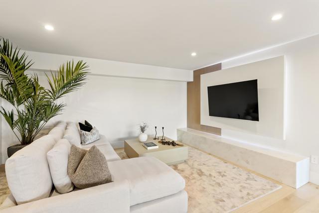 Image 15 of 42 For 3920 Holly Brae