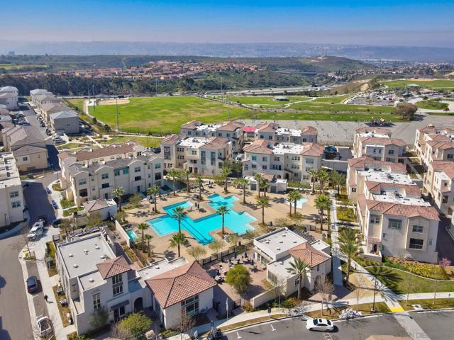 5405 Calle Sand Arch, San Diego CA: https://media.crmls.org/mediaz/dc316859-029a-4acc-9549-e5a52ca89d44.jpg