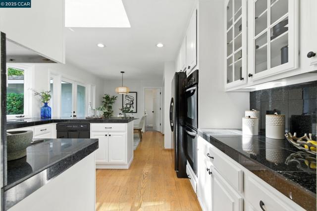 575 Old Orchard Dr, Danville CA: https://media.crmls.org/mediaz/dc318266-f133-49cc-8e88-e9625f1e5594.jpg
