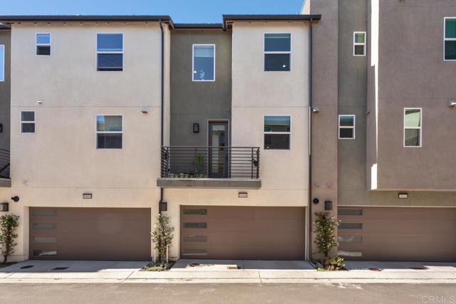 10416 Adamson Way, San Diego CA: https://media.crmls.org/mediaz/dc31dff3-e2fa-40bc-bb6f-d24338d70a36.jpg