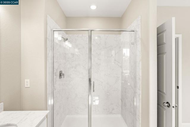 612 Farmstead Drive, Vacaville CA: https://media.crmls.org/mediaz/dc321356-472c-475f-8975-4301daeba42f.jpg