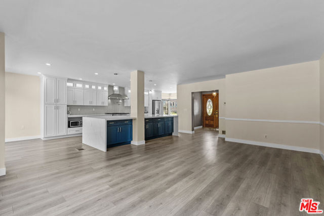 5317 Angeles Vista Boulevard, View Park CA: https://media.crmls.org/mediaz/dc3263ba-9d0d-41f3-aaff-adedc98e5507.jpg