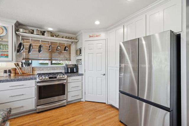 Image 10 of 41 For 17200 Holiday Drive