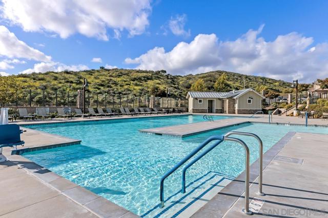 259 Oberlander Way, Fallbrook CA: https://media.crmls.org/mediaz/dc32e72a-c5ee-408a-bf71-fb6a05aae6f2.jpg