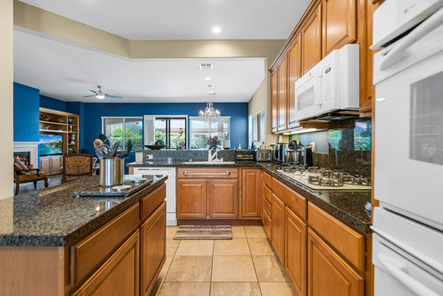 40259 Calle Cancun, Indio CA: https://media.crmls.org/mediaz/dc3341a8-7a6f-4ba0-9678-3d3ace1f3d1e.jpg