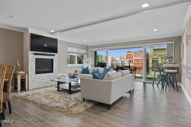 Detail Gallery Image 8 of 59 For 104 La Brea St, Oxnard,  CA 93035 - 3 Beds | 3/1 Baths